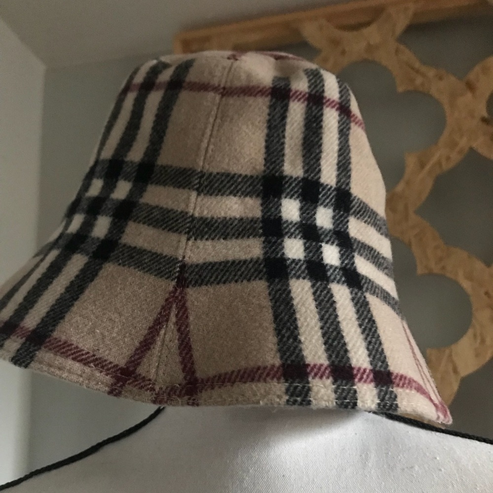 Authentic Burberry hat❄️